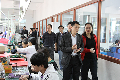 福建省委統(tǒng)戰(zhàn)部副部長(zhǎng)、省工商聯(lián)黨組書(shū)記王玲視察虹潤(rùn)公司